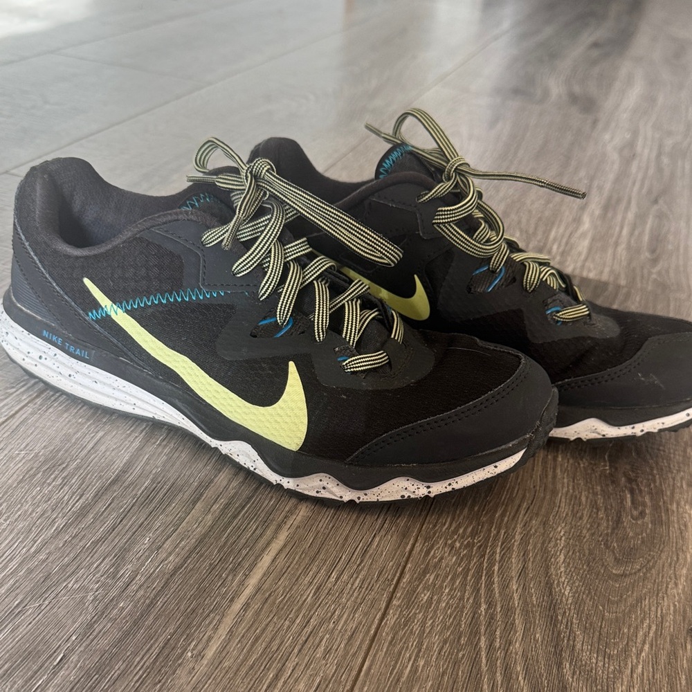 Nike Women’s Black and Yellow Athletic Shoes